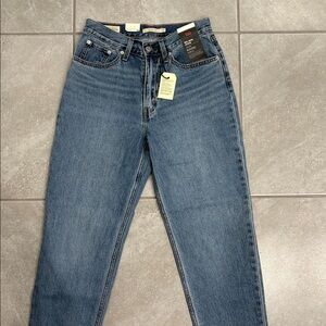 Levi's 80’s Mom Jeans